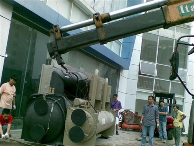 两当县随车吊和汽车吊的核心区别是什么？哪种更省钱？