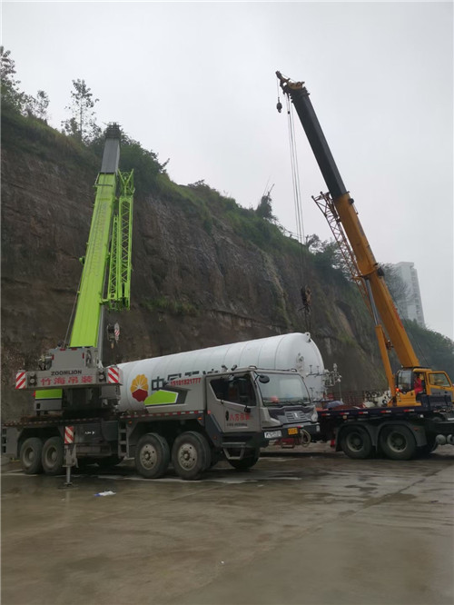 两当县“不怕风雨冻”—— 吊车的 “恶劣环境适应” 技术